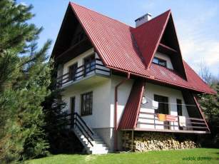Dom w małej górskiej miejscowości Jurków